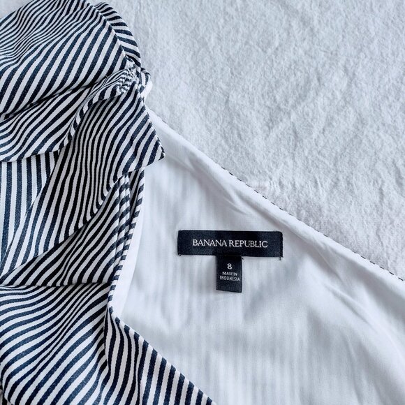 Banana Republic One Shoulder Bow Black & White Striped Top Size 8 - Picture 7 of 9